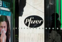 El CEO de Pfizer vendió el 62 % de sus acciones el día que anunció resultados Pfizer