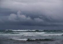 El Atlántico amenaza otra vez a días de cerrar una temporada ciclónica récord