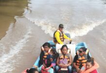 Hasta en lancha Cuerpo de Bomberos realiza evacuaciones preventivas en El Progreso,Yoro