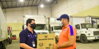 Subcomisionado de Copeco, recibió en nombre del Gobierno ayuda humanitaria enviada por El Salvador