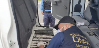 En compartimiento falso de camión encuentran dinero y droga en El Paraíso