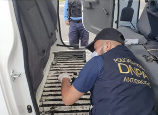 En compartimiento falso de camión encuentran dinero y droga en El Paraíso