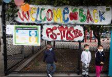 Nueva York da marcha atrás y reabrirá escuelas primarias pese al coronavirus