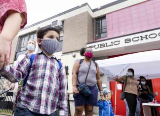 Guerra entre Florida y escuelas se atiza con ultimátum y posibles demandas