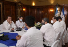 Presidente de Honduras arriba a Guatemala para reunirse con Giammattei