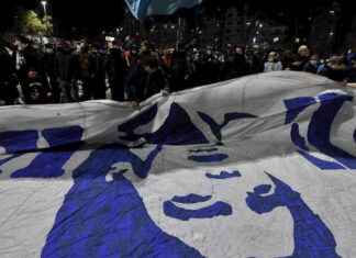 Un minuto de silencio por Maradona en primera y segunda