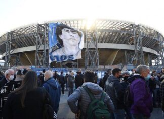 Nápoles honra a Maradona y Argentina con especial camiseta blanca y celeste