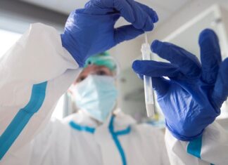 Médicos turcos critican el plan masivo de inmunización con una vacuna china