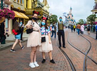 Disney despedirá a 32.000 empleados por el impacto de la covid en sus parques