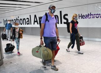 Los viajeros que lleguen a Inglaterra podrán reducir la cuarentena con un test negativo aeropuerto londinense de Heathrow