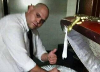 Se entrega uno de los empleados que se fotografió con el cadáver de Maradona