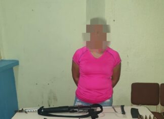 Detienen a dos mujeres en posesión ilegal de armas de fuego y más de 340 mil lempiras