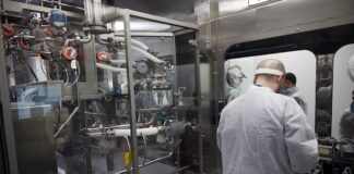 La producción de la vacuna de la covid-19, un reto en el que España participa farmacia