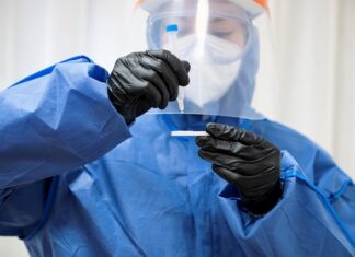 Diciembre llega con altas cifras de contagios y muertos, la OMS pide cautela test