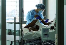 Científicos desconcertados por inexplicable comportamiento del Covid-19 enfermero