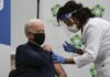 Joe Biden recibe la vacuna de la covid en público y cita que «No hay nada de qué preocuparse» Joe Biden