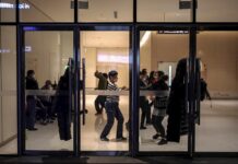 Pekín aisla diez edificios y áreas de la ciudad para controlar los rebrotes Pekin