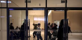 Pekín aisla diez edificios y áreas de la ciudad para controlar los rebrotes Pekin