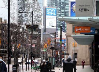Canadá iniciará la vacunación anticovid el martes con personal de geriátricos Canada