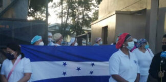 Enfermeras y enfermeros realizan paro de labores en el Hospital de Santa Bárbara