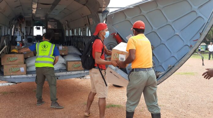 Llega helicóptero con ayuda a La Mosquitia