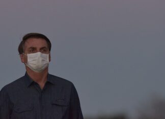 Bolsonaro insiste en que quien contrajo covid-19 no debería vacunarse