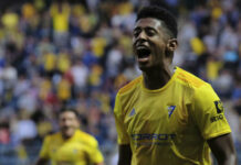 El hondureño Lozano, citado a última hora para el partido ante el Barcelona