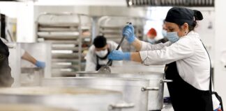 El coronavirus sigue al alza en vísperas de la Nochebuena