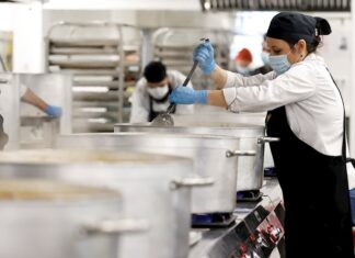 El coronavirus sigue al alza en vísperas de la Nochebuena
