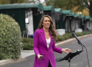 Renuncia la directora de comunicación de la Casa Blanca de Trump