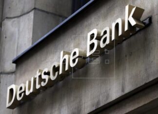 Dimite la banquera que gestionaba préstamos de Trump en el Deutsche Bank