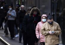 Nueva York se levanta con su mayor nevada en varios años