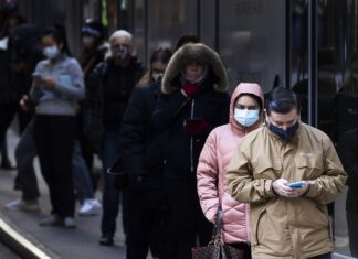 Nueva York se levanta con su mayor nevada en varios años