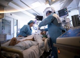 Hospitales de Los Ángeles con niveles bajos de suministros y oxígeno