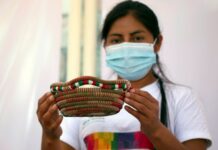 Lencas de Honduras exhiben creaciones en un programa financiado por Andalucía