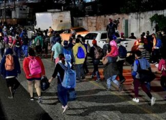 Una caravana de hondureños sale hacia EEUU tras el paso de Eta e Iota