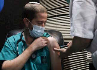 Casi 25 % de israelíes recibió 2 dosis de vacuna, pero campaña se ralentiza