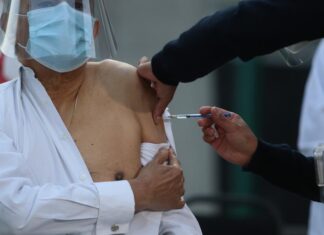Segundo lote de vacunas anticovid llega a México con 42.900 dosis de Pfizer