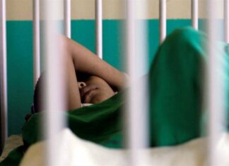Tres adultos y dos niños resultan quemados por el uso de pólvora