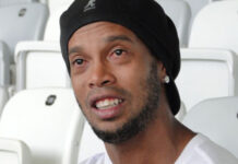 Ronaldinho pide oraciones por su madre hospitalizada por covid-19
