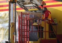 Aterrizan en México las primeras vacunas de Pfizer contra la covid-19