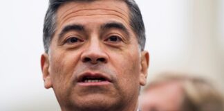 Biden elige a fiscal latino de California para dirigir la Sanidad