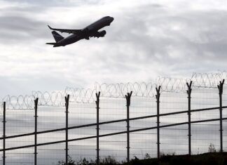 Rusia suspende desde mañana por una semana los vuelos al Reino Unido Avion