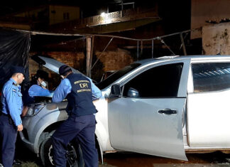 Policía Nacional decomisa vehículo con reporte de robo en El Salvador