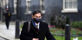 Los reguladores británicos aprueban la vacuna de Oxford Wei Shen Lim