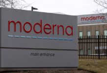 EE.UU. llena miles de cajas con vacunas para empezar a distribuirlas el domingo Moderna