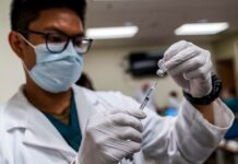 América mira con optimismo el inicio de la vacunación contra la covid en EE.UU. medico