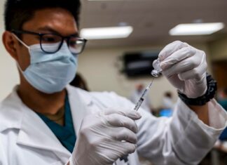 América mira con optimismo el inicio de la vacunación contra la covid en EE.UU. medico