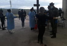 Familiares visitan a reclusos con fuertes medidas de bioseguridad