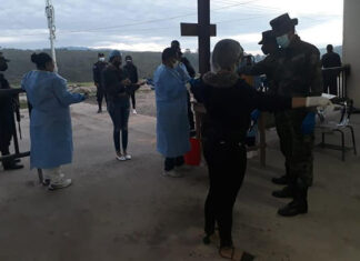 Familiares visitan a reclusos con fuertes medidas de bioseguridad